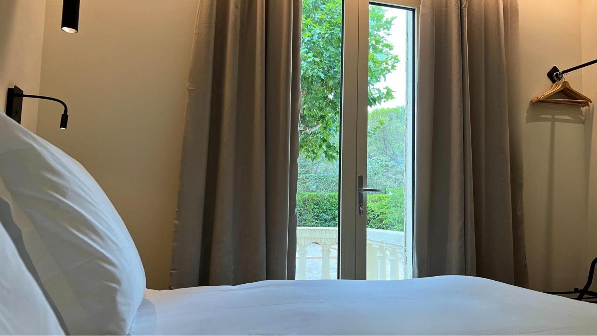 Soko Hotels-Pont Du Gard Remoulins Exteriör bild