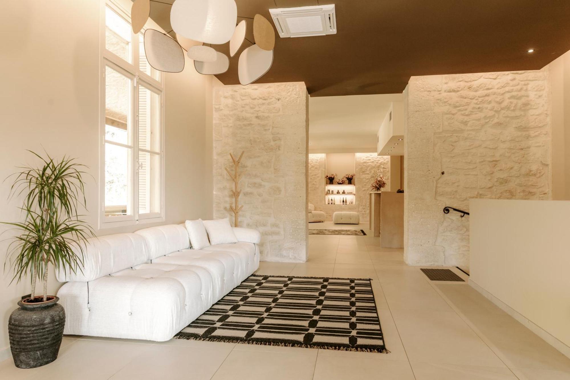 Soko Hotels-Pont Du Gard Remoulins Exteriör bild
